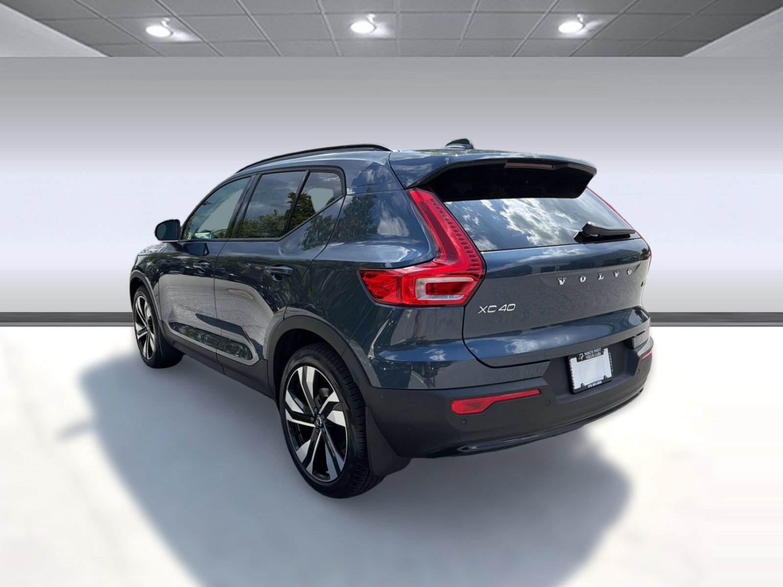 New 2026 Volvo XC40 B5 Ultra w/ Climate Package AWD/4WD image 3