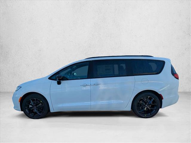 New 2026 Chrysler Pacifica Limited image 5