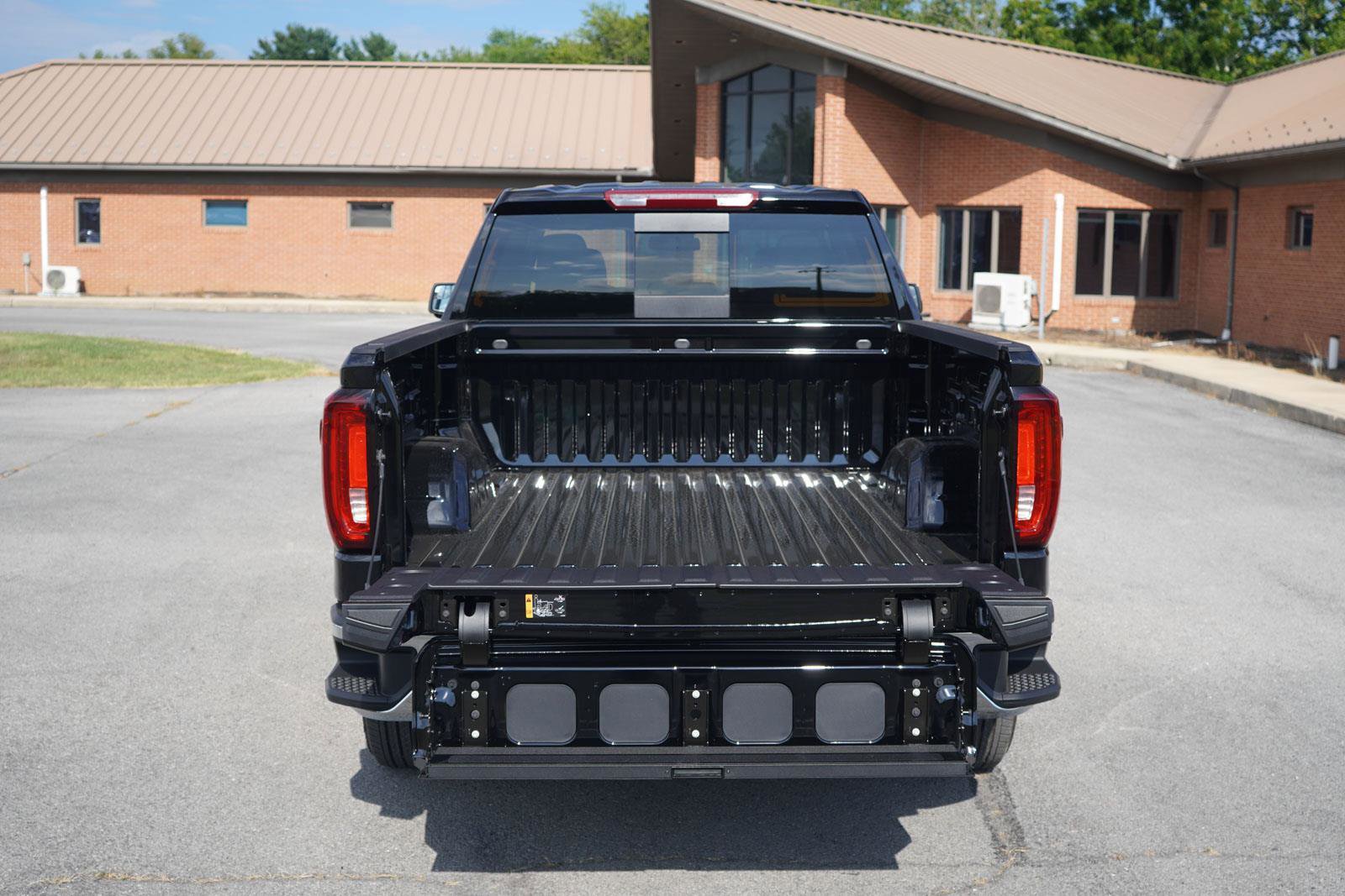 New 2026 GMC Sierra 1500 SLT w/ SLT Convenience Package image 6