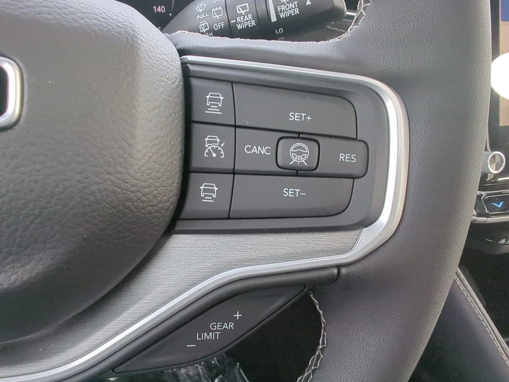 New 2026 Jeep Grand Wagoneer L Limited AWD/4WD image 40