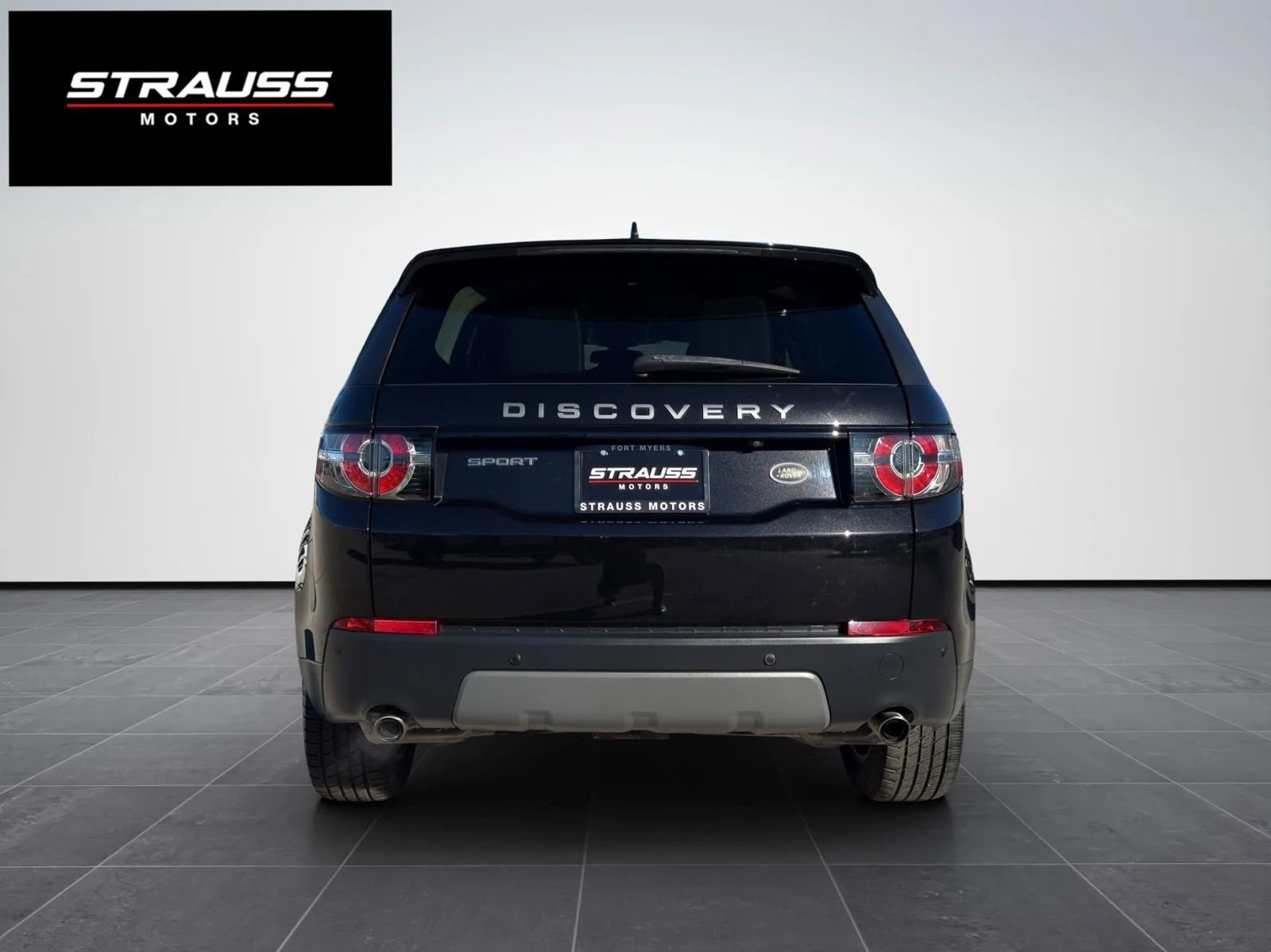 Used 2016 Land Rover Discovery Sport SE image 7