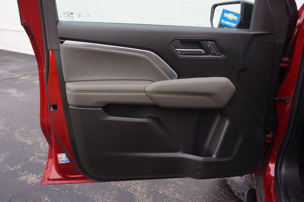Used 2025 Chevrolet Colorado ZR2 w/ Technology Package AWD/4WD image 24