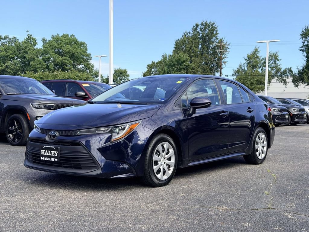 Used 2024 Toyota Corolla LE FWD image 5