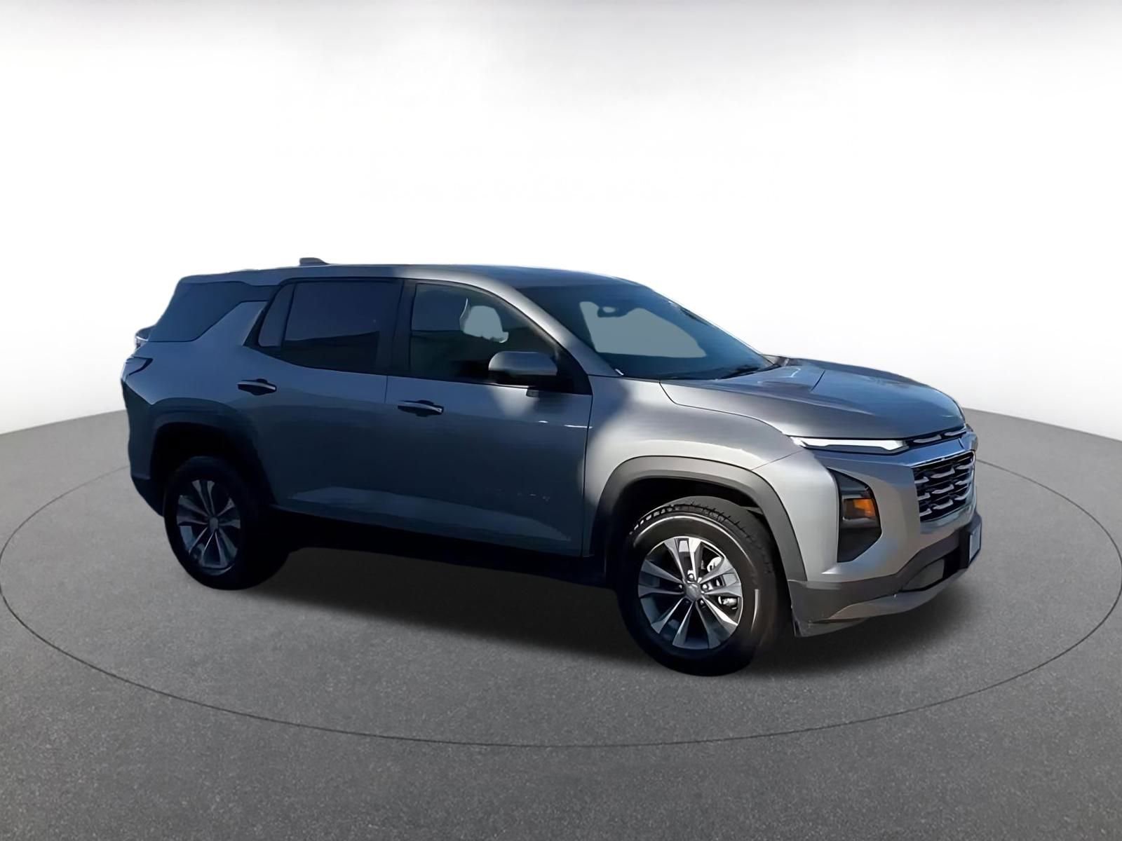 Used 2025 Chevrolet Equinox LT image 2