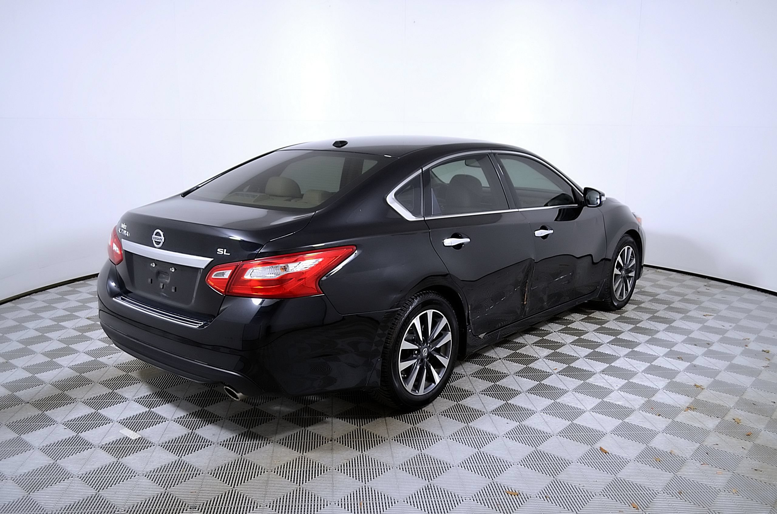 Used 2016 Nissan Altima 2.5 SL w/ 2.5 Technology w/LED Package FWD image 7
