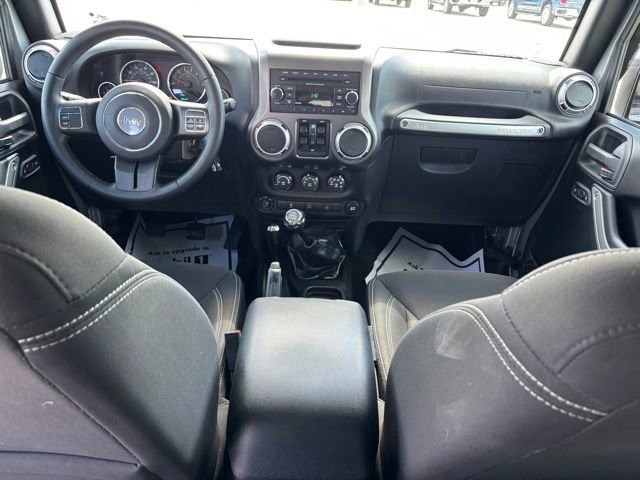 Used 2015 Jeep Wrangler Unlimited Sahara w/ Dual Top Group AWD/4WD image 17