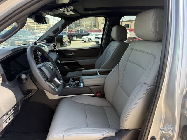 Used 2025 Toyota Tundra Limited AWD/4WD image 30