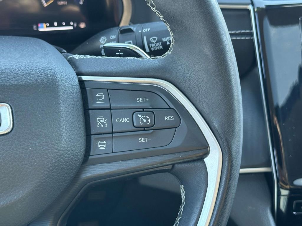 Used 2023 Jeep Grand Cherokee Laredo w/ Luxury Tech Group I image 25