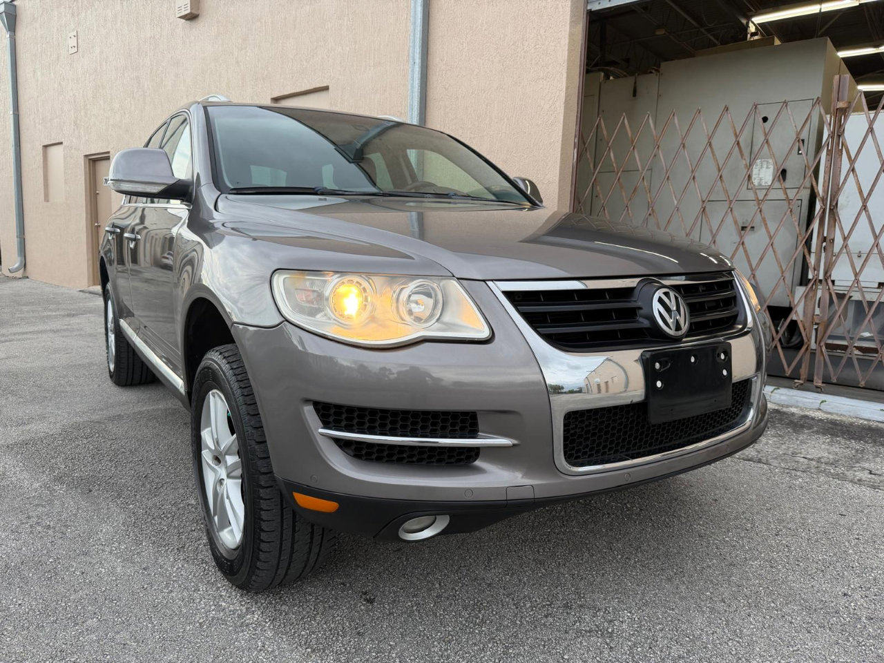 Used 2008 Volkswagen Touareg V6 image 11