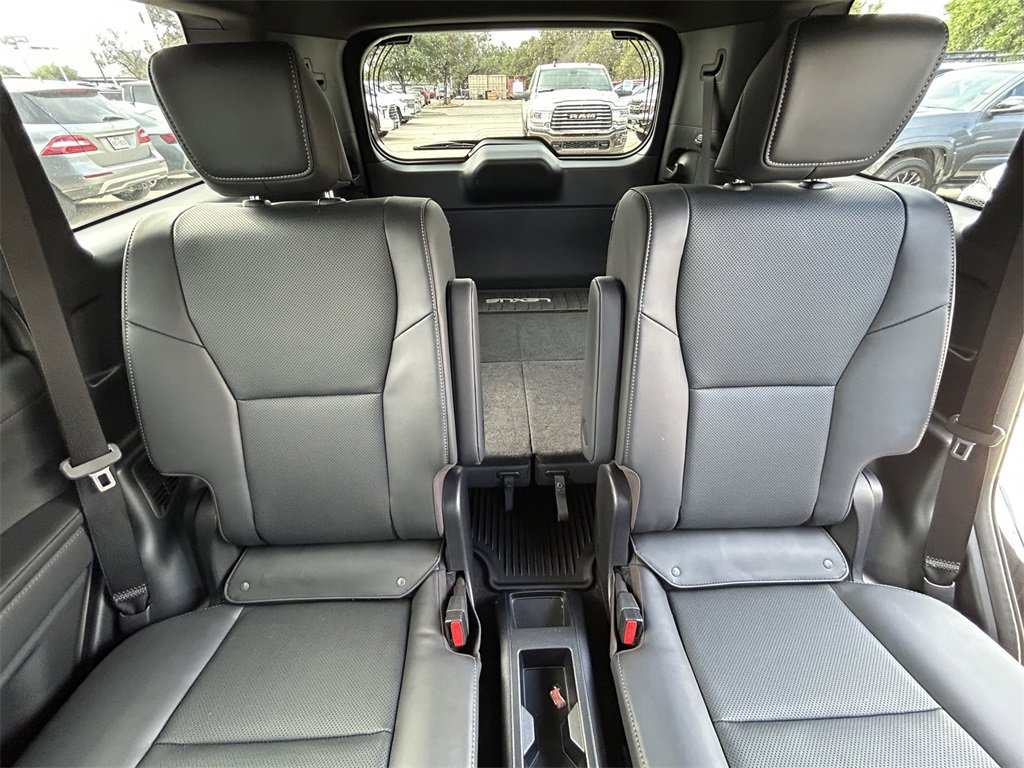 Used 2025 Lexus GX 550 image 11