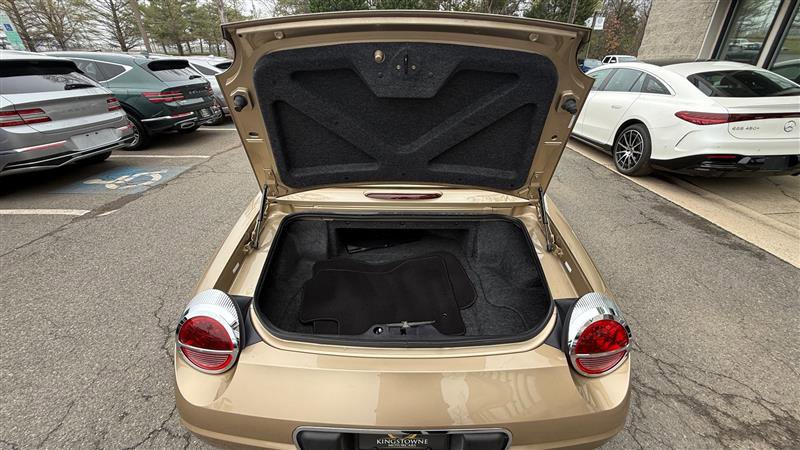 Used 2005 Ford Thunderbird image 28