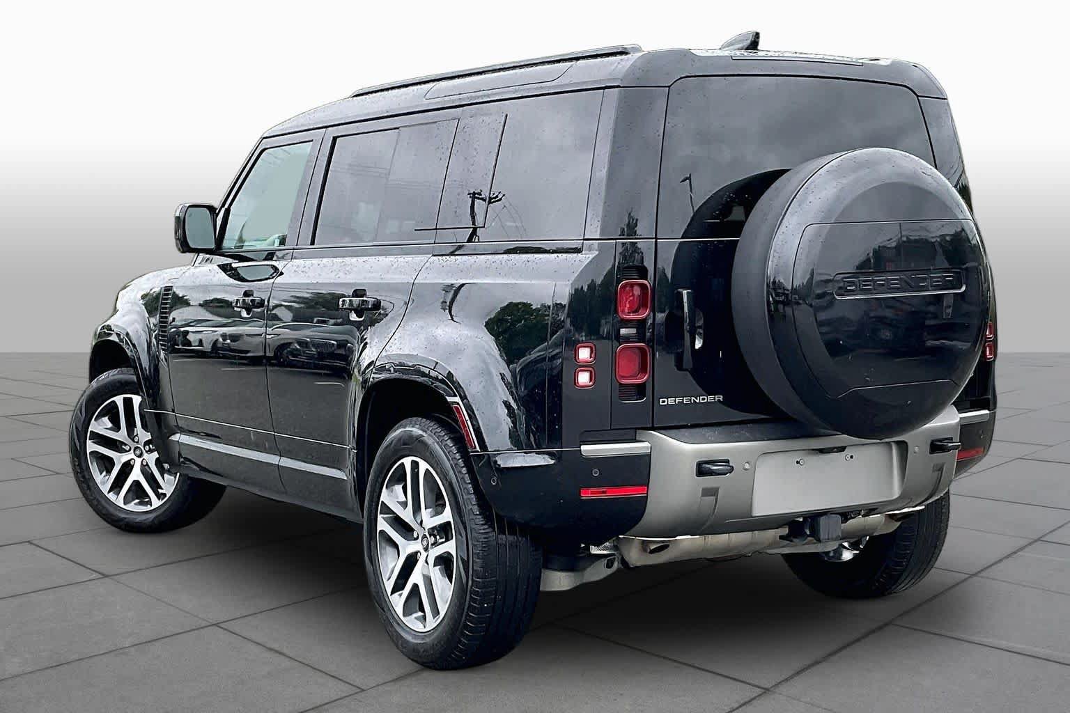 Used 2025 Land Rover Defender 110 X-Dynamic SE AWD/4WD image 10