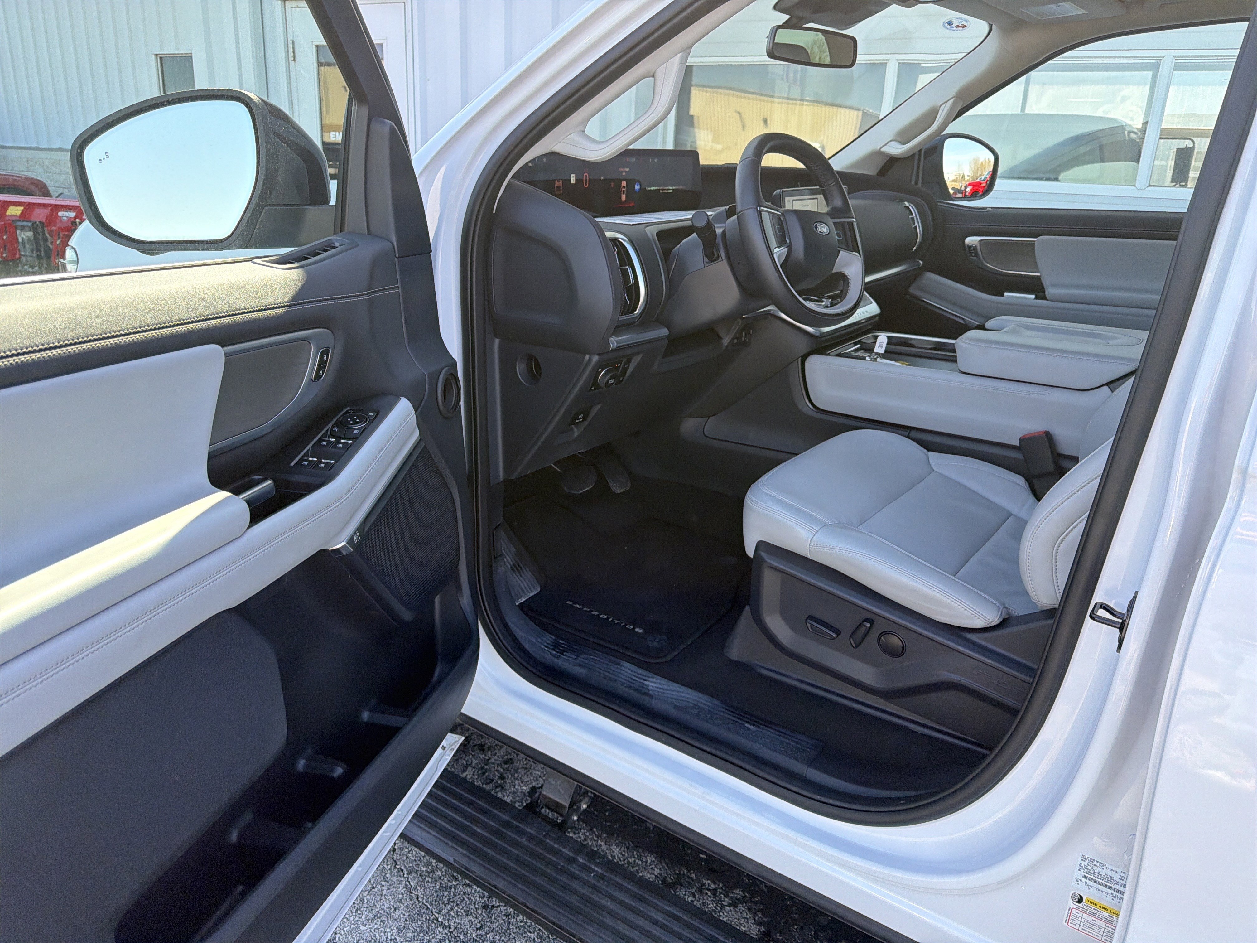 Certified 2025 Ford Expedition Platinum AWD/4WD image 30