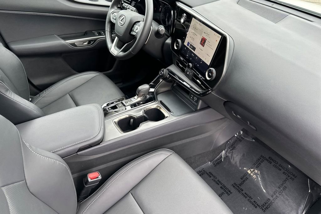 Used 2025 Lexus NX 250 FWD image 16
