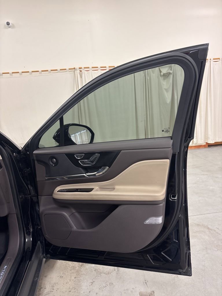 Used 2020 Lincoln Corsair Reserve w/ Equipment Group 201A image 32