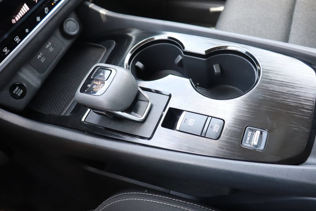 Used 2025 Nissan Rogue SV FWD image 15