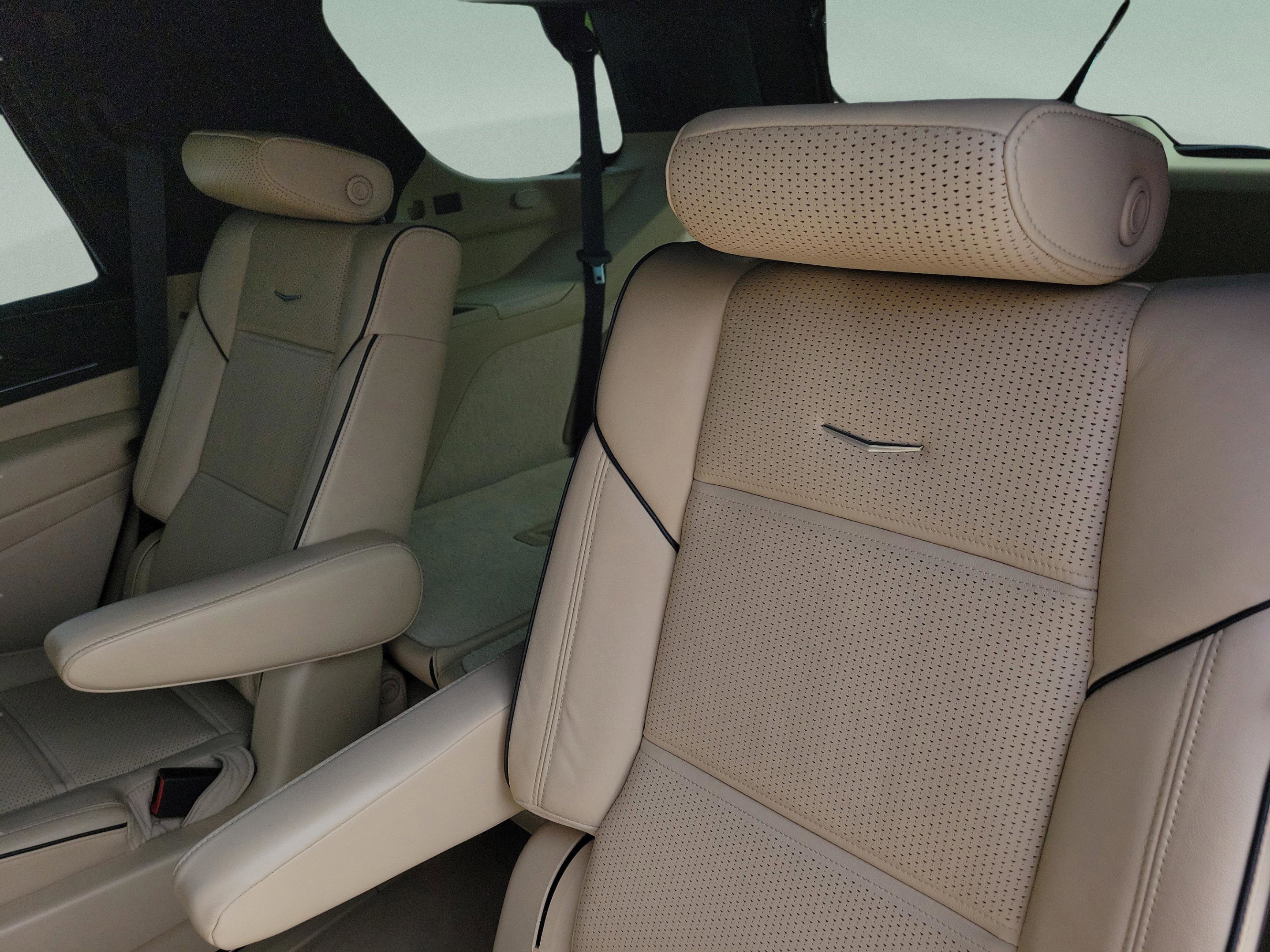 Used 2022 Cadillac Escalade Premium Luxury image 15