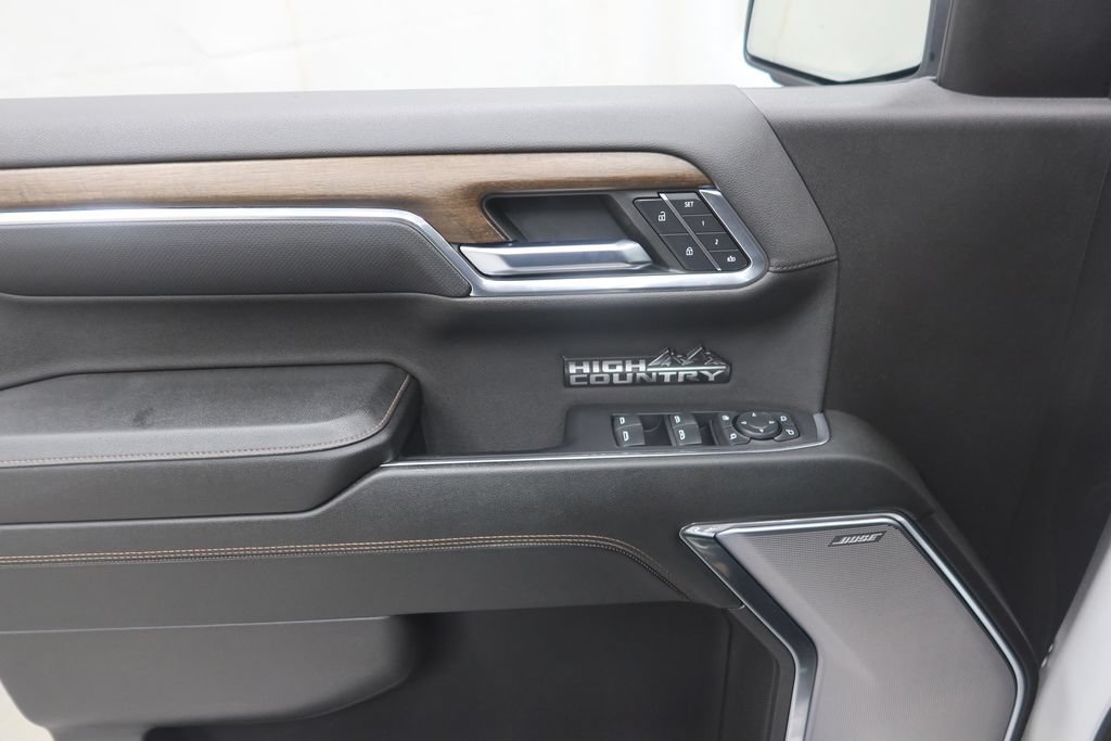 Used 2024 Chevrolet Silverado 1500 High Country w/ Technology Package AWD/4WD image 21