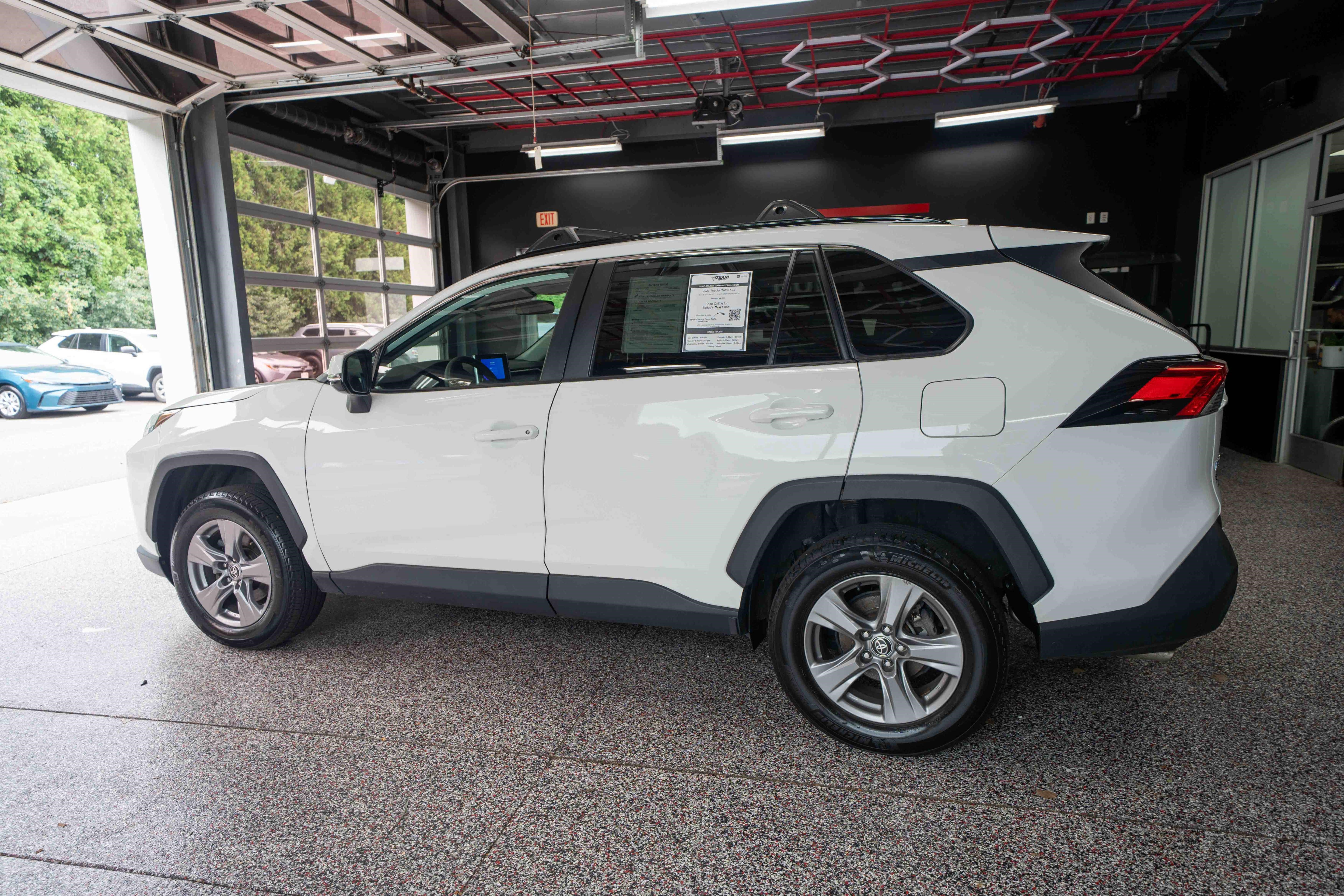 Used 2023 Toyota RAV4 XLE AWD/4WD image 2
