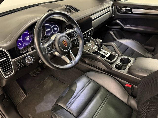 Certified 2023 Porsche Cayenne Platinum Edition image 4