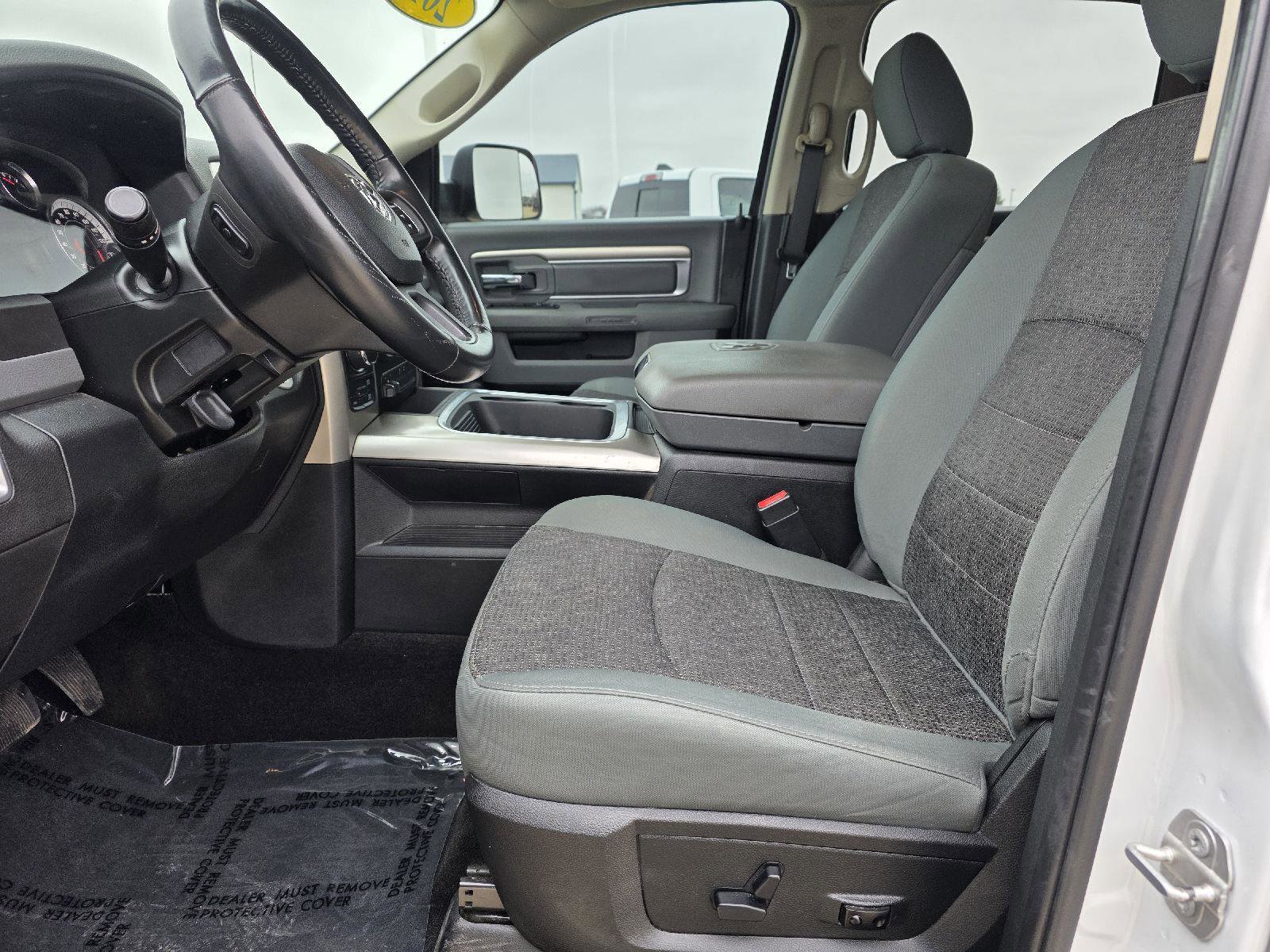 Used 2018 RAM 1500 SLT image 3