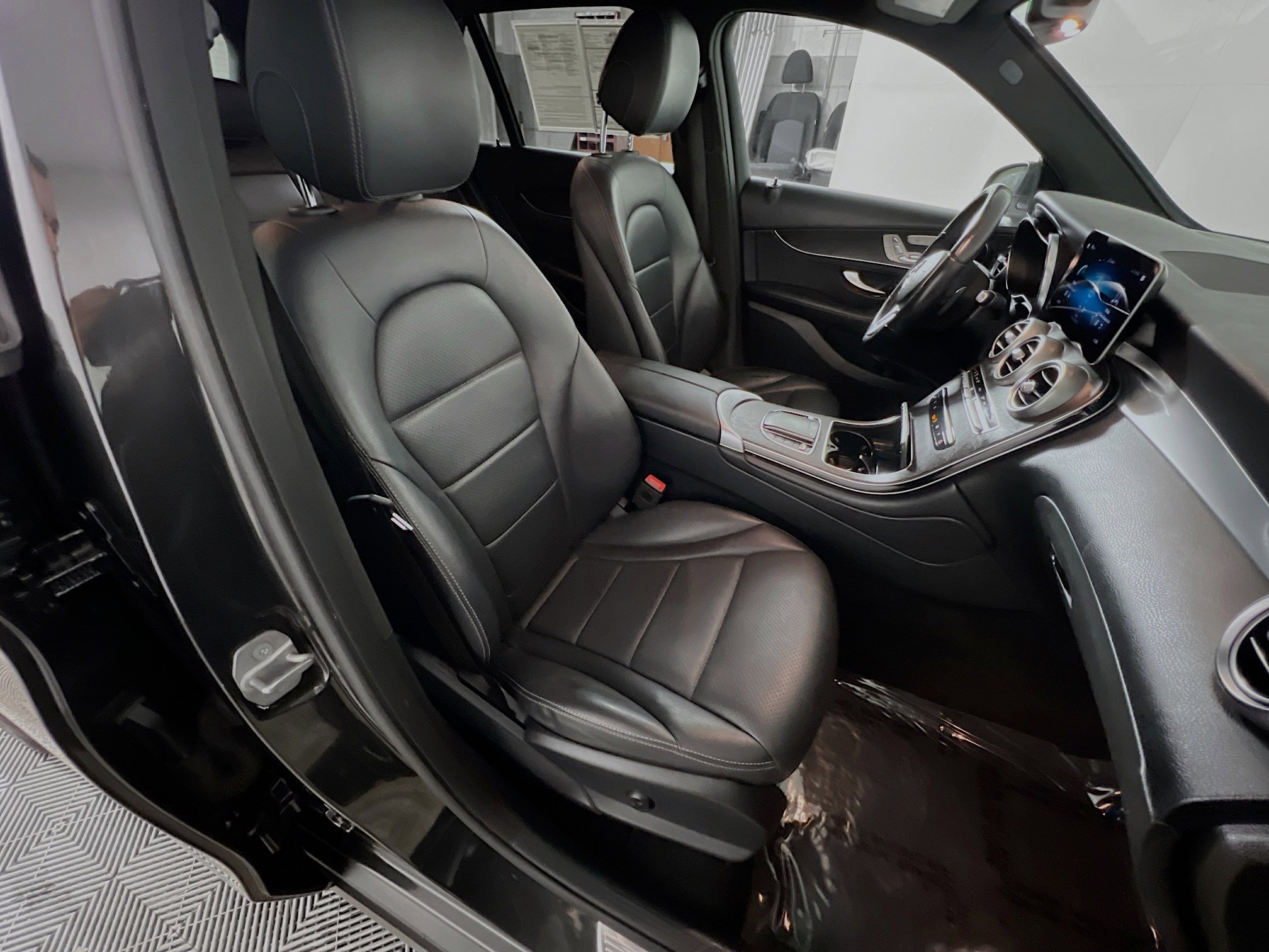 Used 2021 Mercedes-Benz GLC 300 image 31