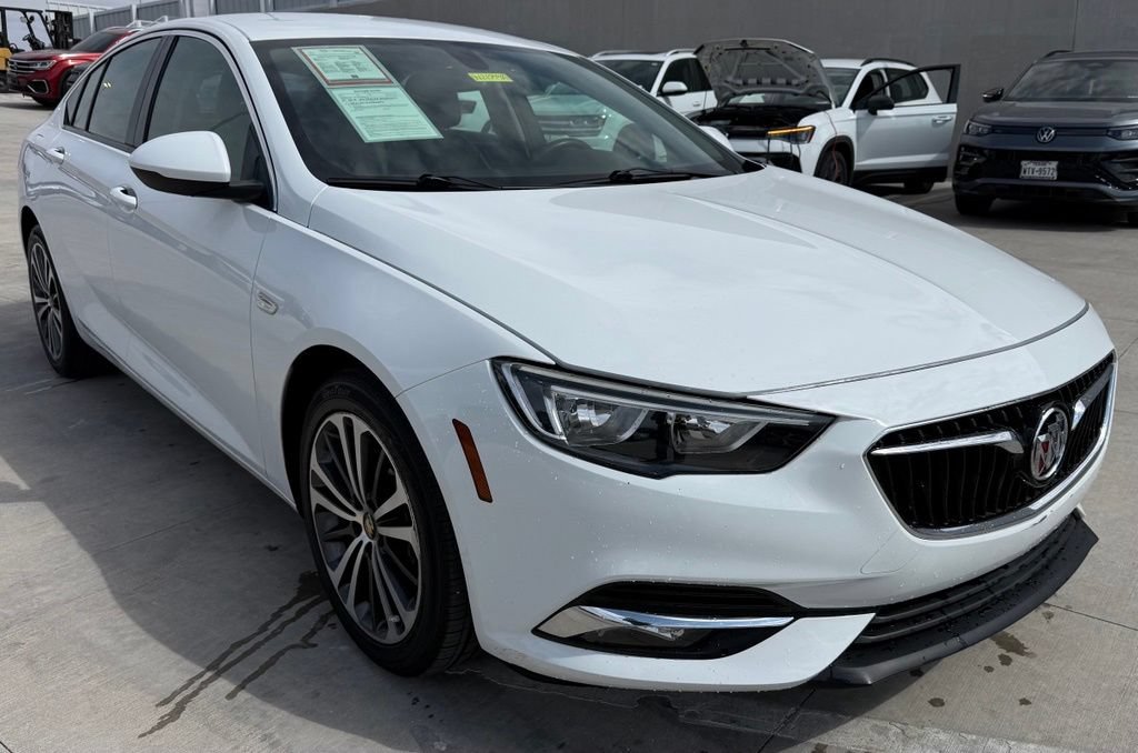 Used 2018 Buick Regal Preferred FWD image 1