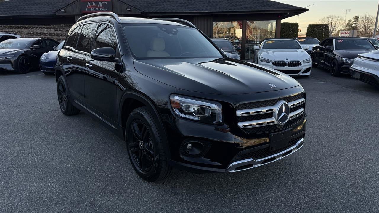 Used 2021 Mercedes-Benz GLB 250 4MATIC w/ Premium Package image 14