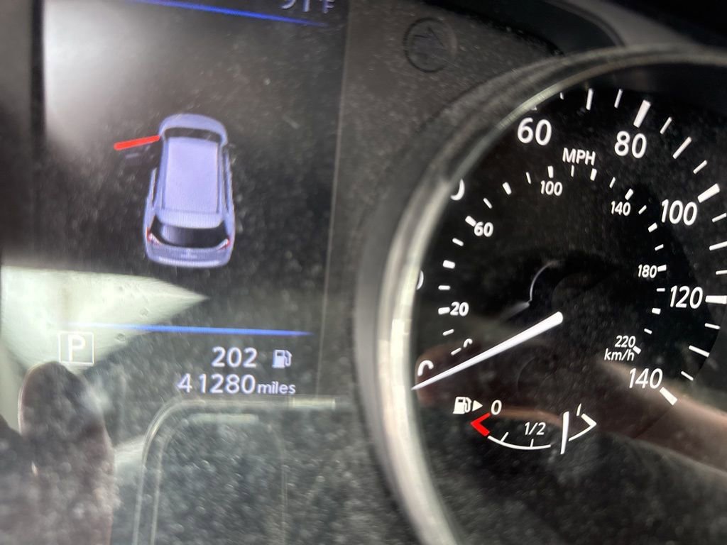 Used 2019 Nissan Rogue SV FWD image 1