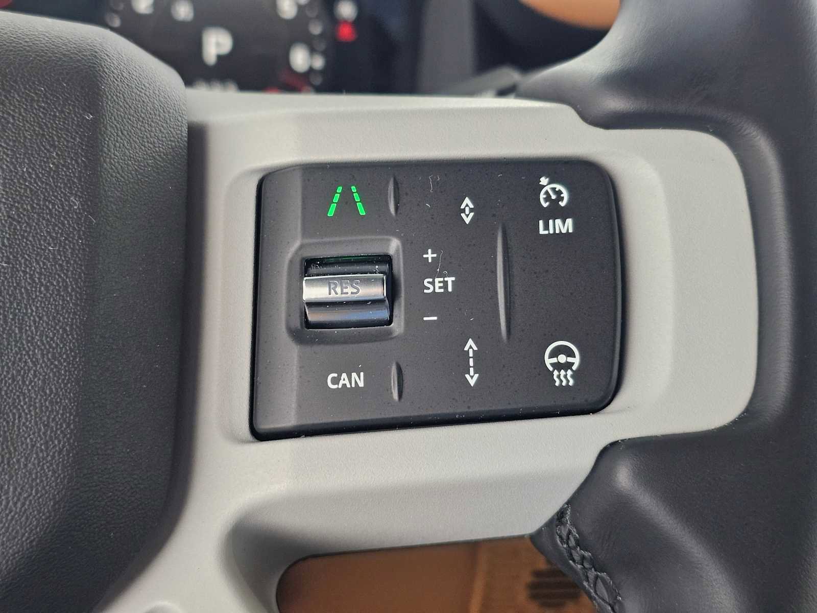 Used 2024 Land Rover Defender 110 SE image 28