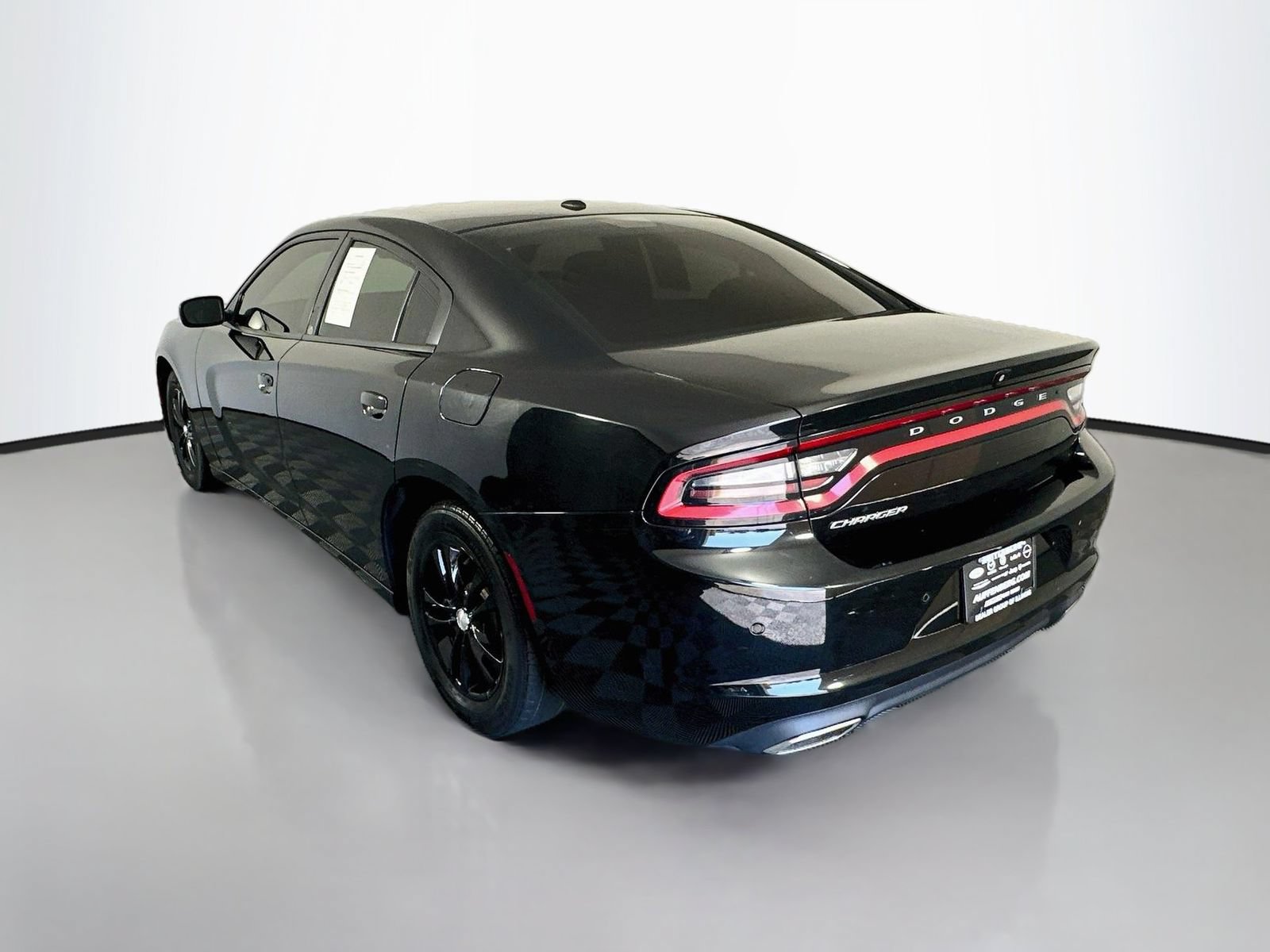 Used 2020 Dodge Charger SXT w/ Leather Interior Group RWD image 5