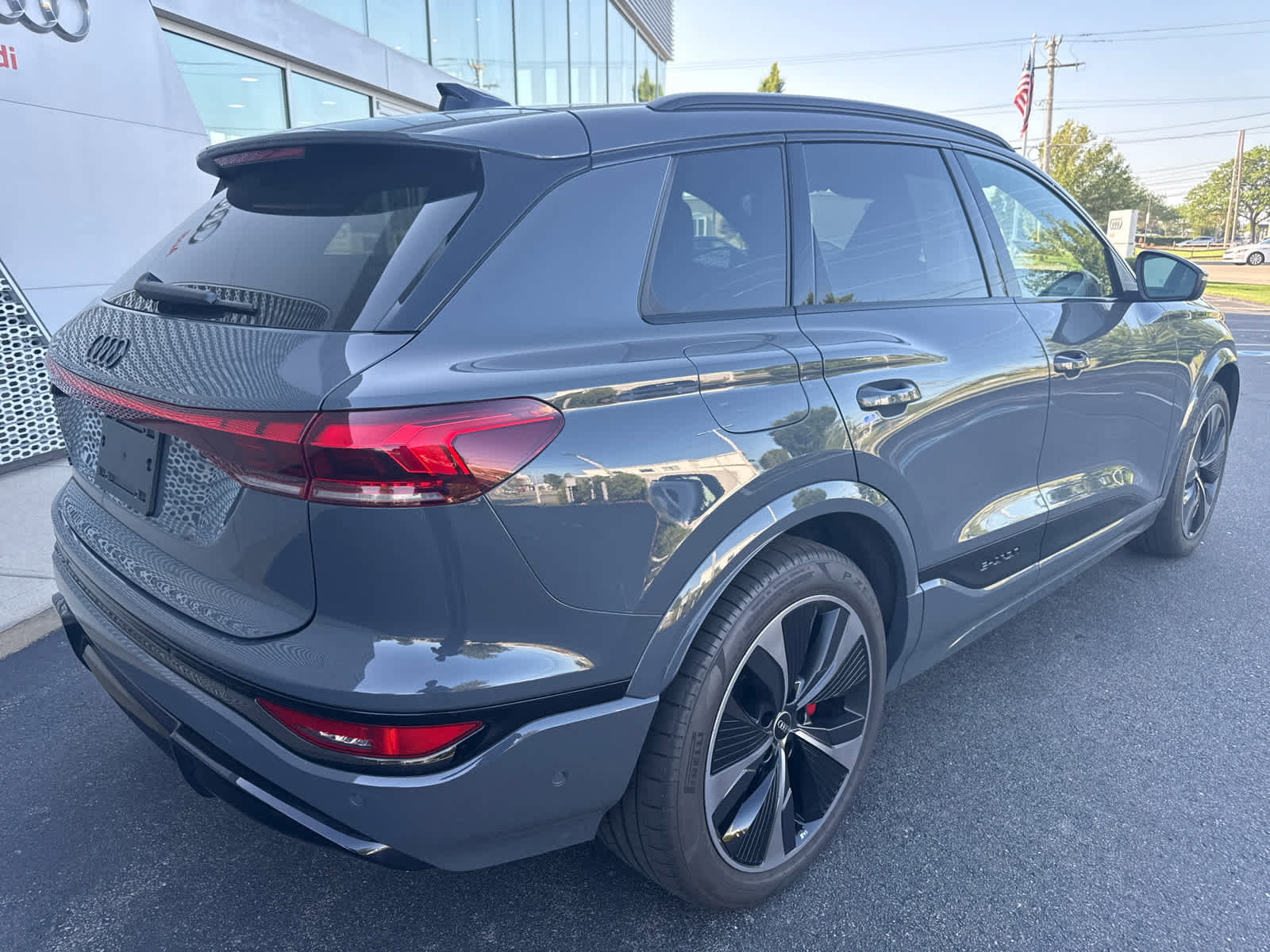 Used 2025 Audi SQ6 e-tron Prestige w/ Black Edition One image 8