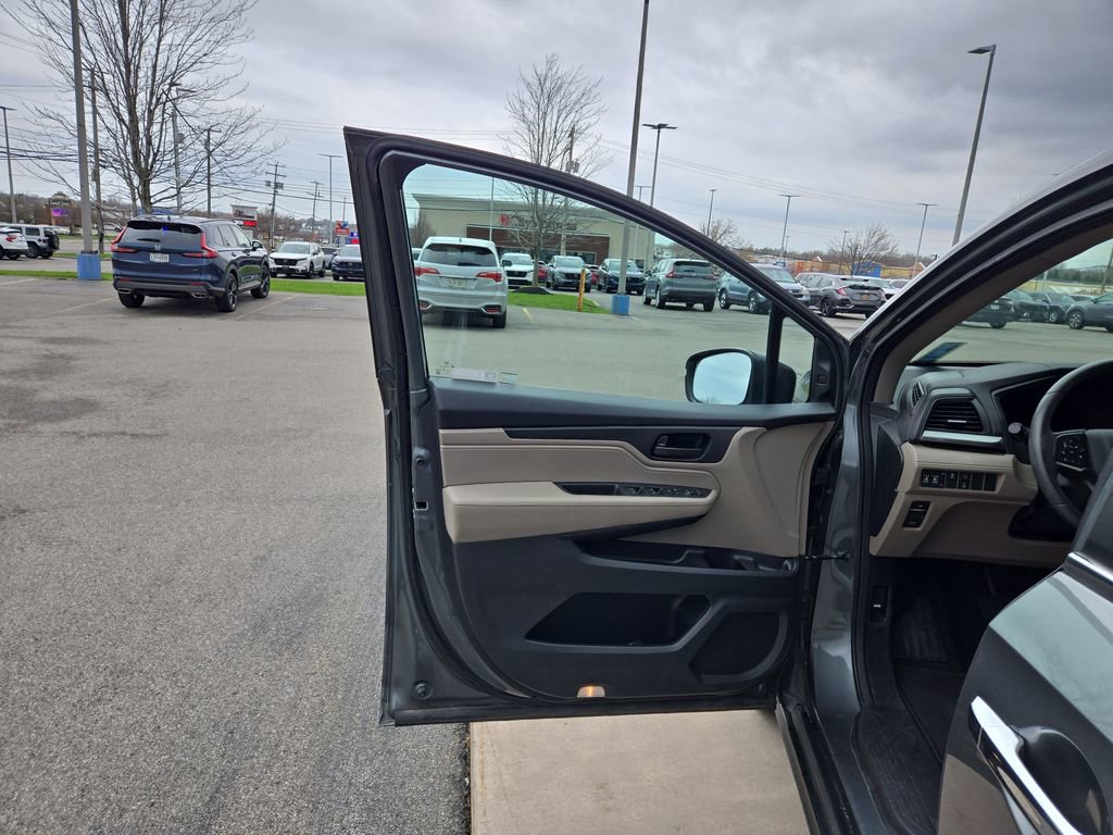 Certified 2018 Honda Odyssey EX image 11