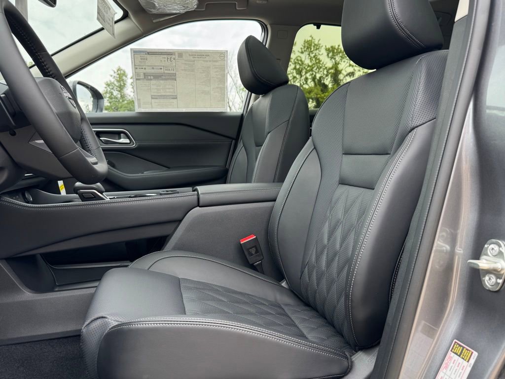 New 2026 Nissan Rogue Platinum image 16