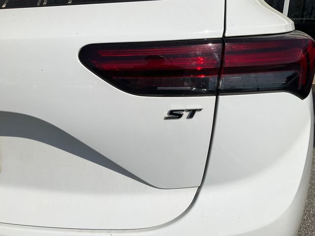 Used 2023 Buick Envision Essence w/ Sport Touring Package image 8