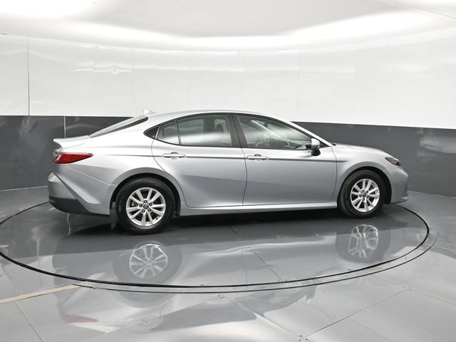 Used 2025 Toyota Camry LE FWD image 4