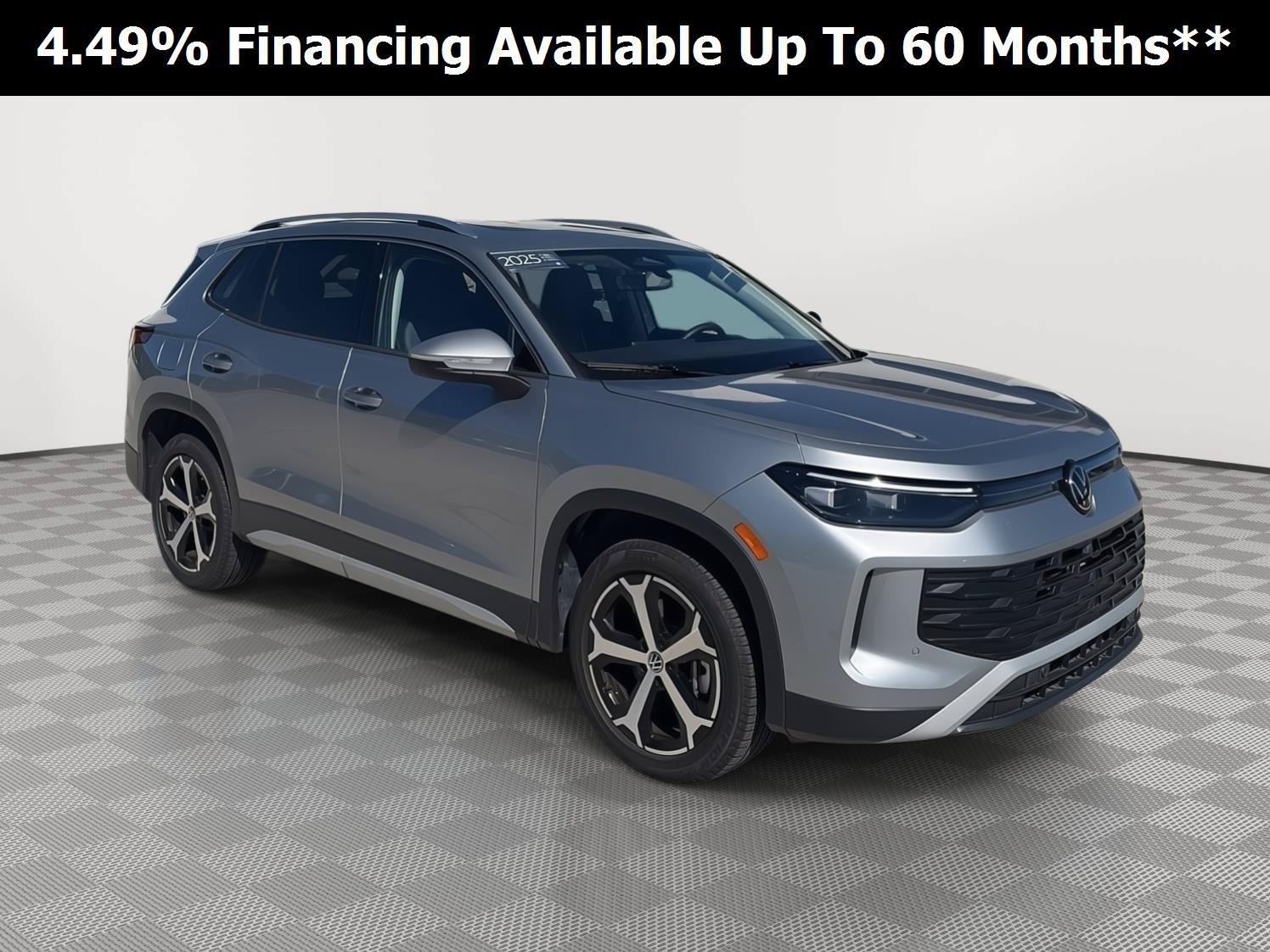 Certified 2025 Volkswagen Tiguan SE w/ Panoramic Sunroof Package