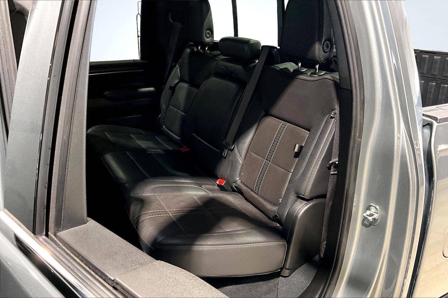 Used 2024 Chevrolet Silverado 2500 High Country w/ High Country Premium Package image 28