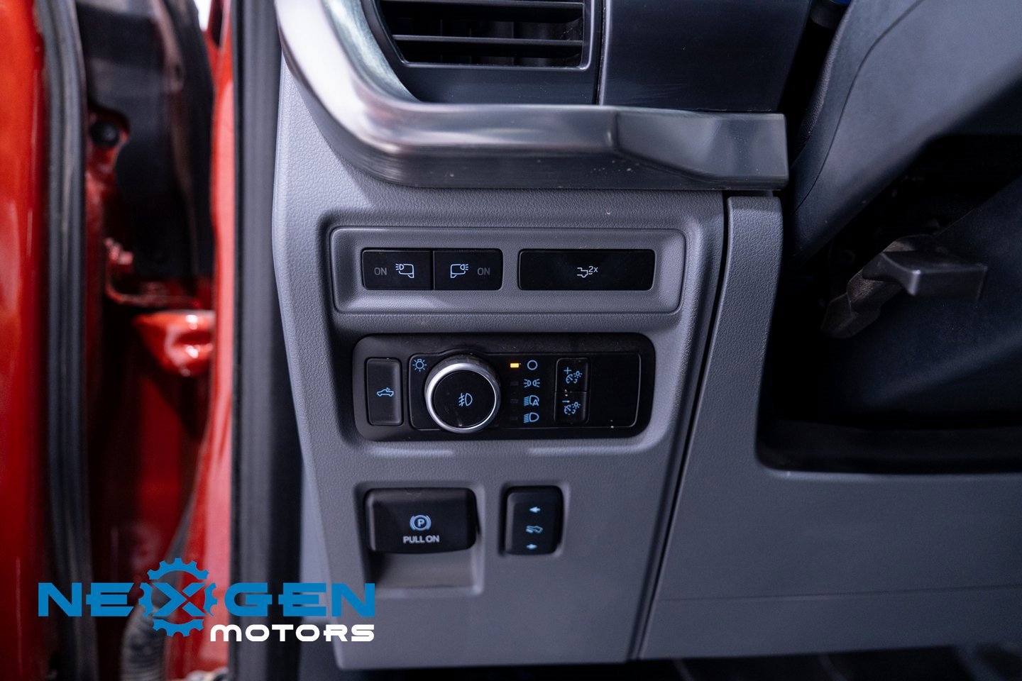 Used 2023 Ford F150 Lariat w/ Trailer Tow Package image 21