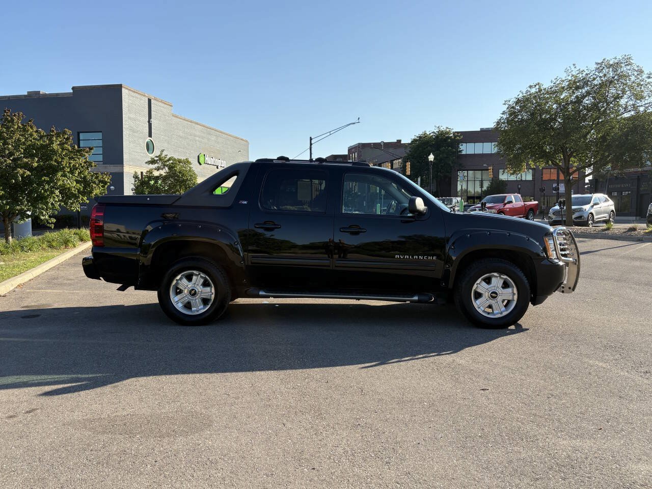 Used 2011 Chevrolet Avalanche LT w/ Suspension Package, Off-Road AWD/4WD image 9