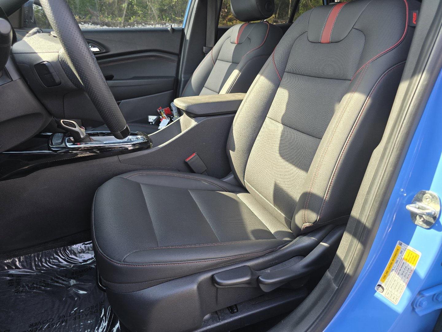 Used 2024 Chevrolet Trax RS w/ Sunroof Package FWD image 28