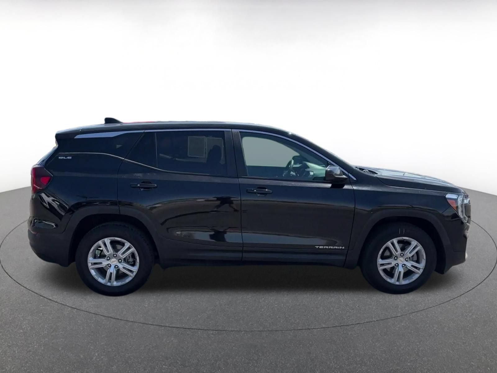 Used 2024 GMC Terrain SLE FWD image 15