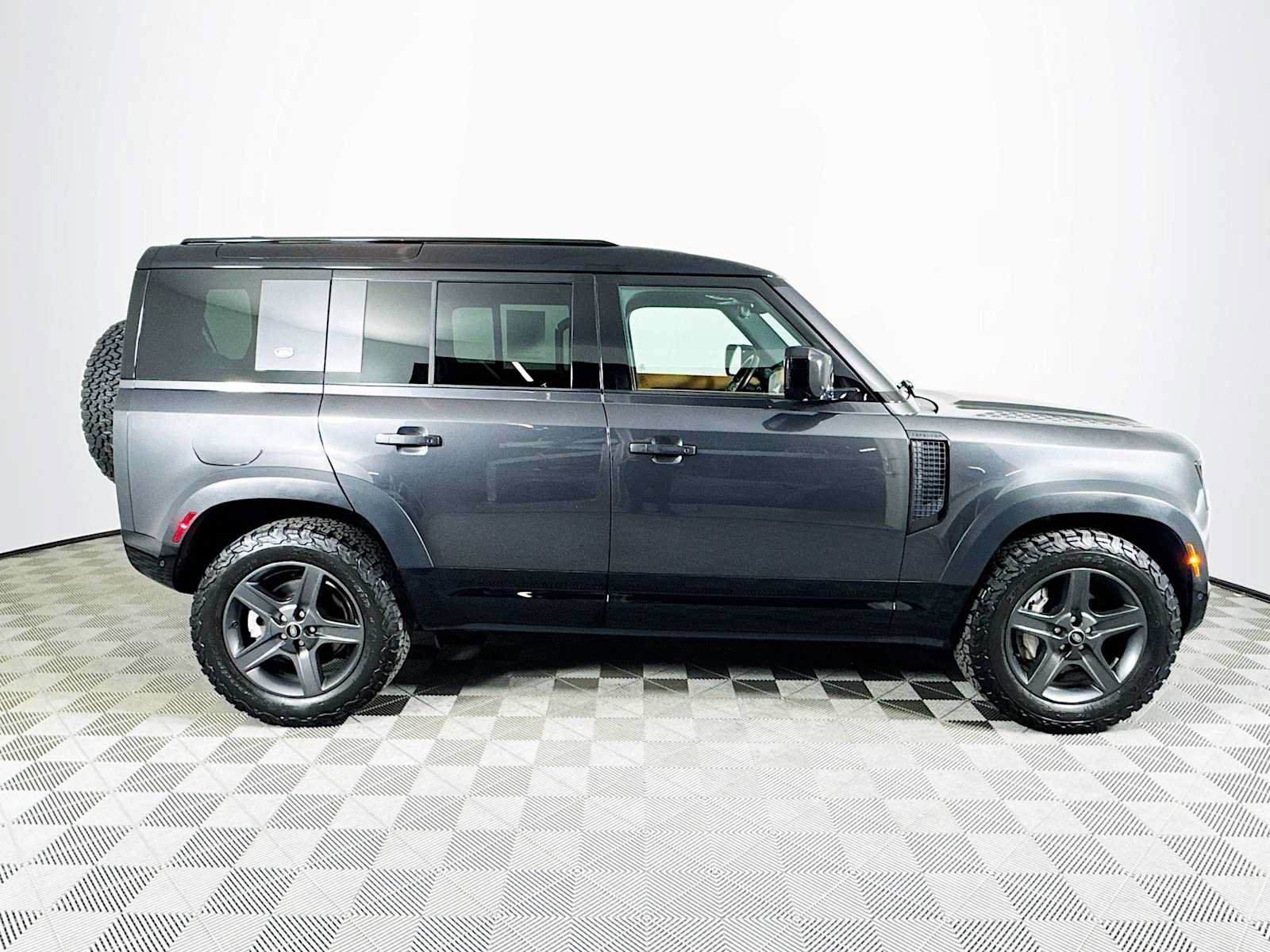 Used 2023 Land Rover Defender 110 X-Dynamic SE AWD/4WD image 4