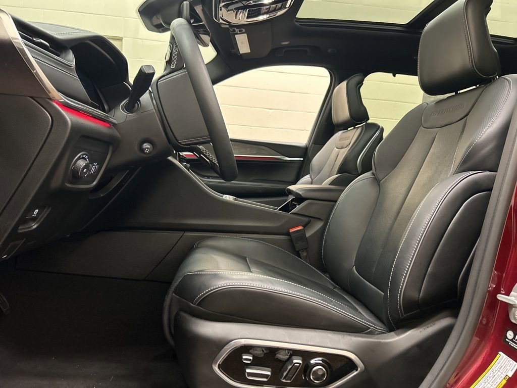 Used 2025 Jeep Grand Cherokee L Overland w/ Luxury Tech Group IV image 7