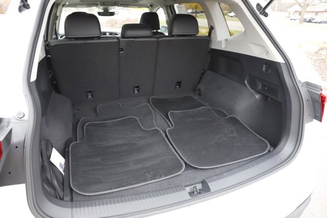 Used 2023 Volkswagen Tiguan SE w/ Panoramic Sunroof Package image 5
