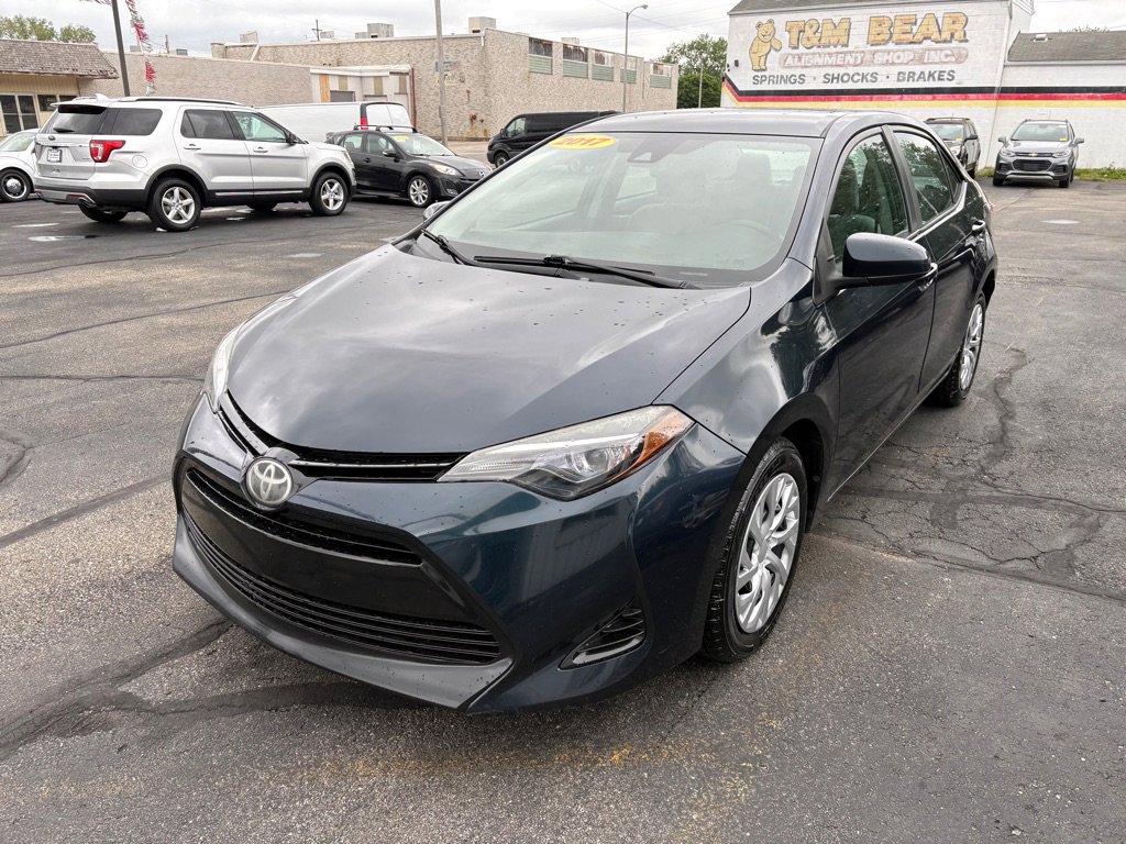 Used 2017 Toyota Corolla LE w/ Carpet Mat Package (TMS) FWD image 6