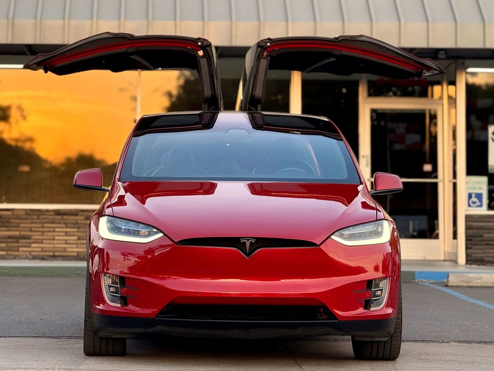 Used 2020 Tesla Model X Long Range image 3