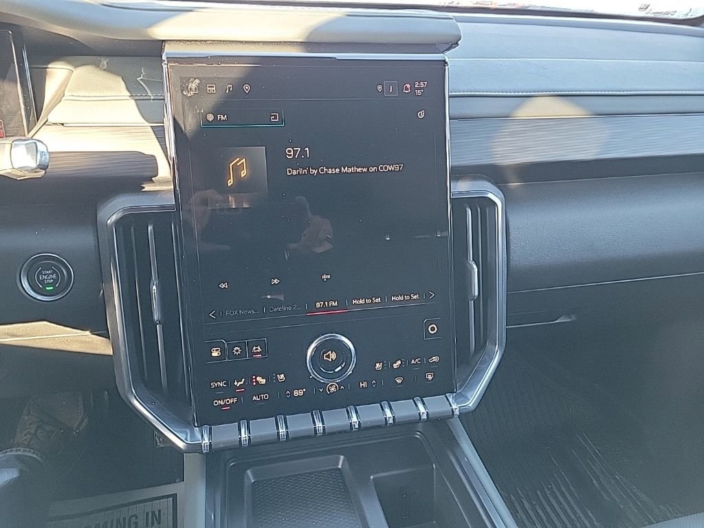 Used 2025 GMC Acadia AT4 w/ Luxury Package image 12