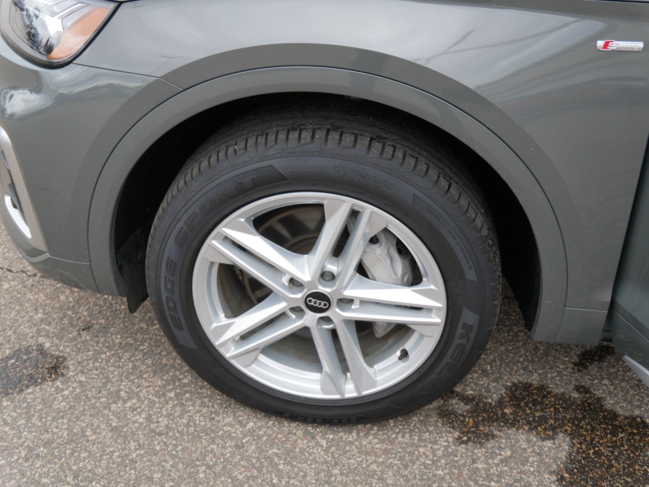 Used 2023 Audi Q5 e Premium w/ Convenience Package image 15