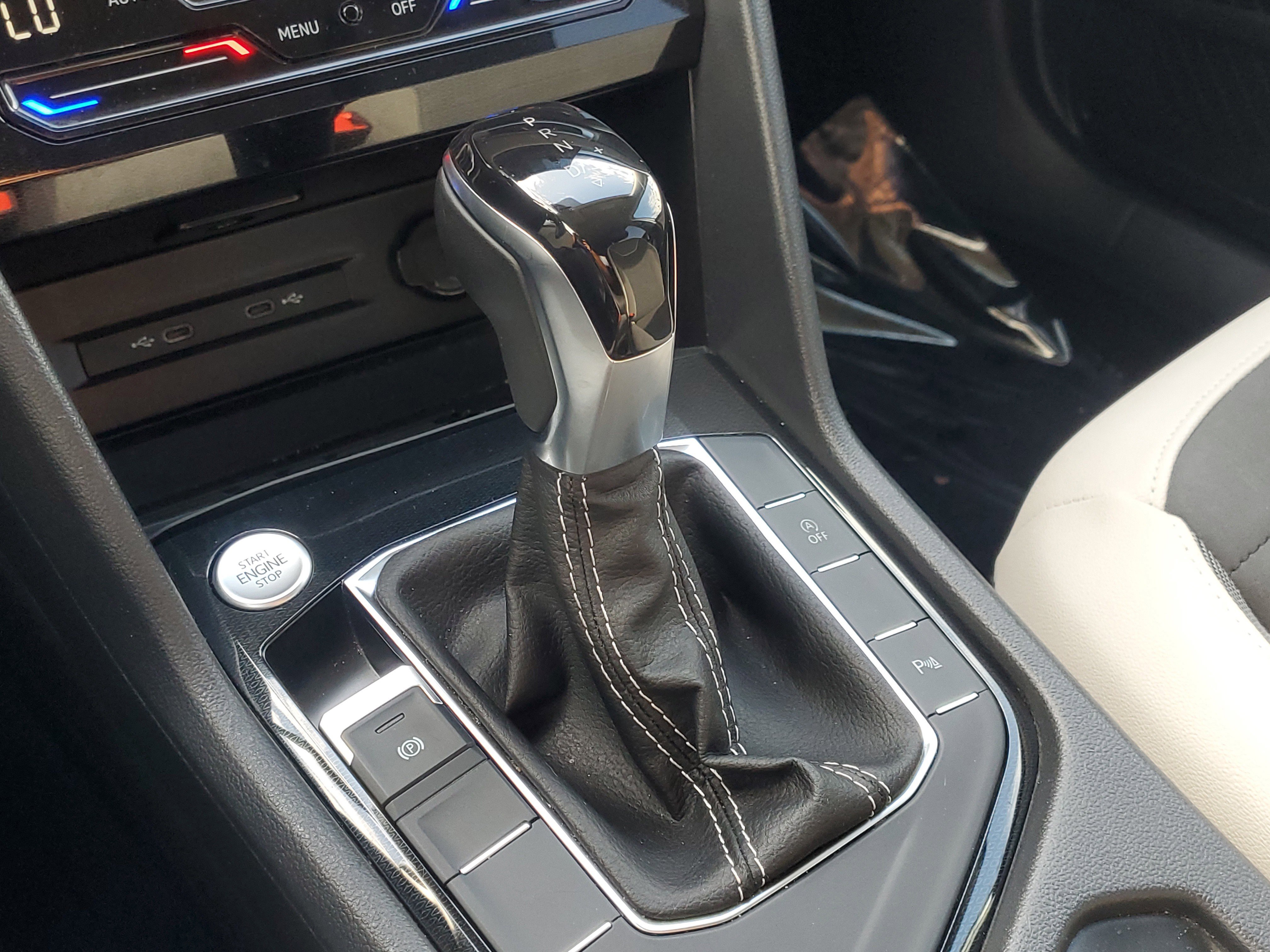 Used 2025 Volkswagen Taos SE FWD image 26